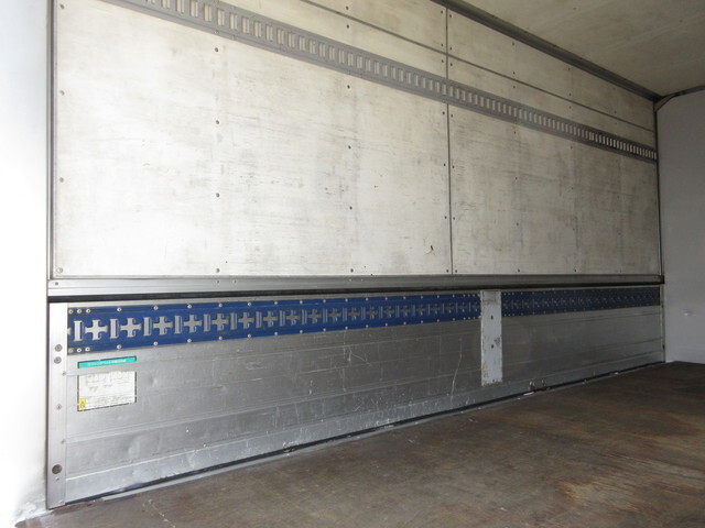 トヨタトヨエースアルミウイング小型（2t・3t）[写真10]