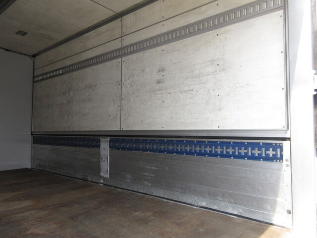 トヨタトヨエースアルミウイング小型（2t・3t）[写真11]