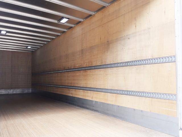 いすゞフォワードアルミバン中型（4t）[写真10]