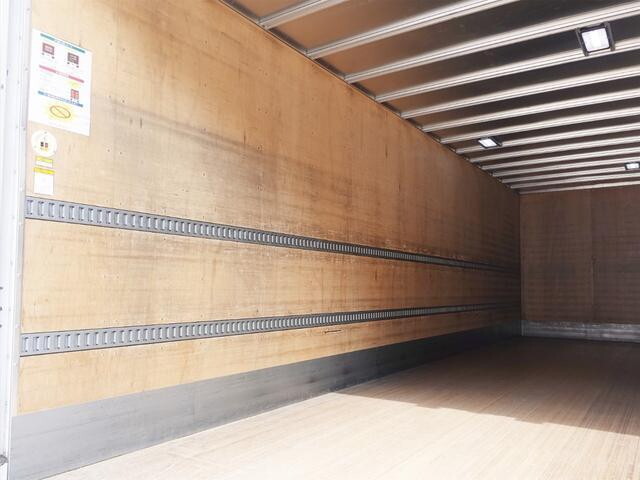 いすゞフォワードアルミバン中型（4t）[写真09]