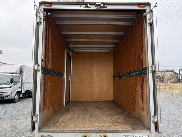 トヨタトヨエースアルミバン中型（4t）[写真10]