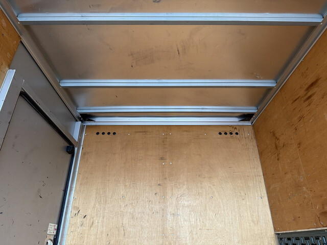 トヨタトヨエースアルミバン中型（4t）[写真12]