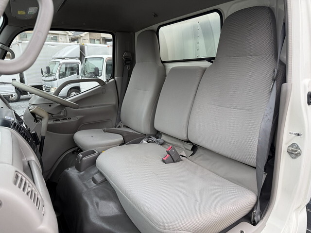 トヨタトヨエースアルミバン中型（4t）[写真38]