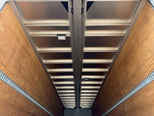 UDトラックスクオンアルミウイング大型（10t）[写真11]