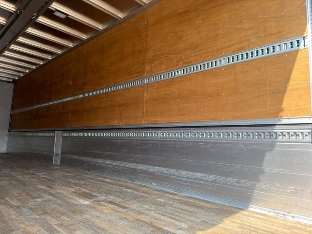 UDトラックスクオンアルミウイング大型（10t）[写真13]