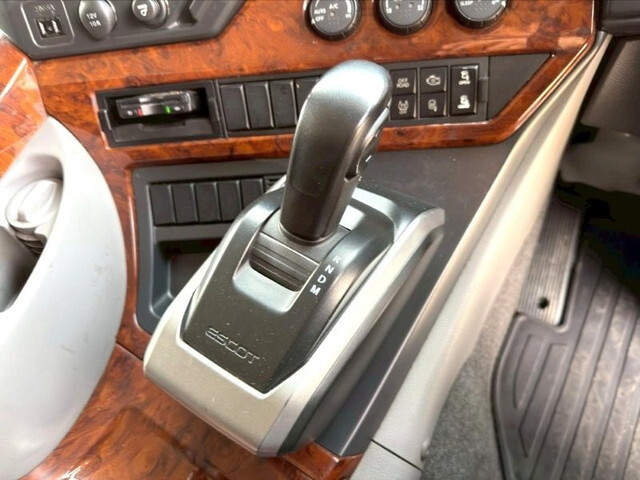 UDトラックスクオンアルミウイング大型（10t）[写真26]