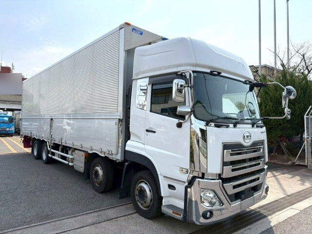 UDトラックスクオンアルミウイング大型（10t）[写真06]