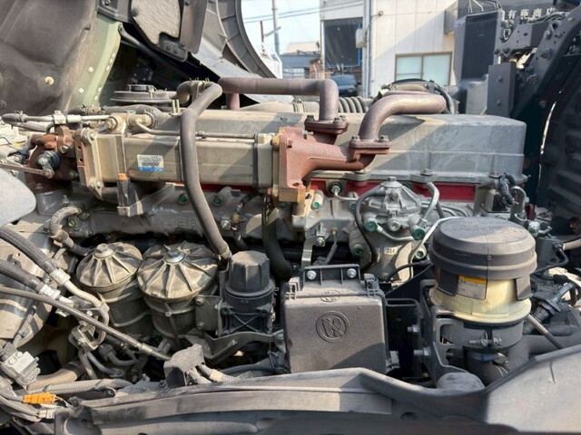 日野プロフィアトレーラーヘッド（トラクターヘッド）大型（10t）[写真15]