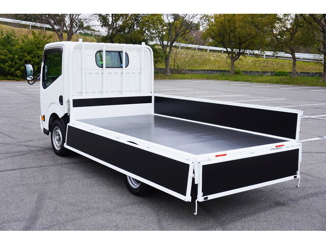 日産アトラス平ボディ小型（2t・3t）[写真12]