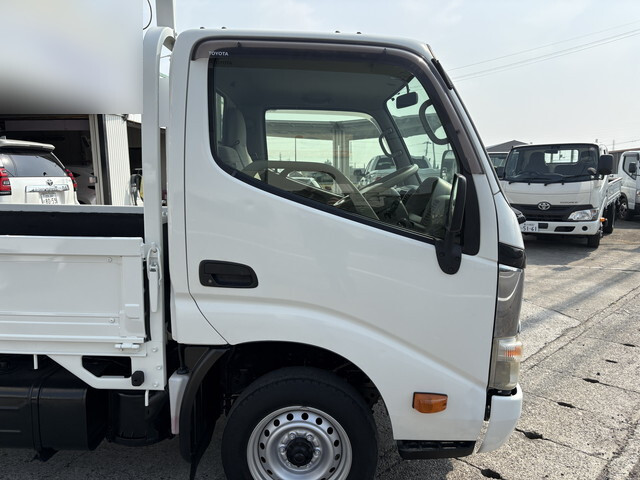 トヨタトヨエース平ボディ小型（2t・3t）[写真03]