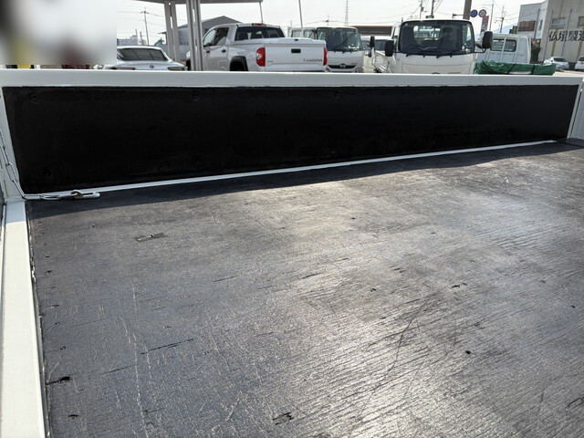トヨタトヨエース平ボディ小型（2t・3t）[写真09]