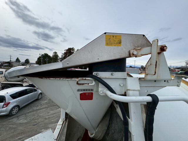 いすゞギガミキサー車（コンクリートミキサー）大型（10t）[写真13]