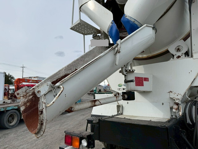 いすゞギガミキサー車（コンクリートミキサー）大型（10t）[写真14]