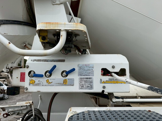 いすゞギガミキサー車（コンクリートミキサー）大型（10t）[写真19]