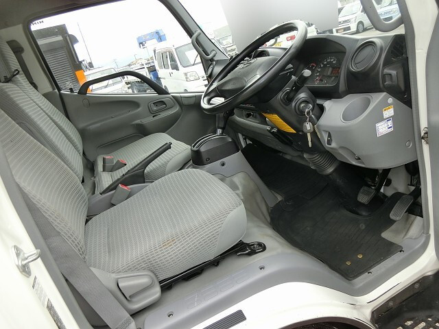 日野デュトロ平ボディ小型（2t・3t）[写真13]