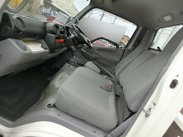 日野デュトロ平ボディ小型（2t・3t）[写真18]