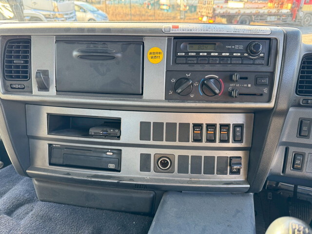 日野プロフィアセーフティローダー大型（10t）[写真35]