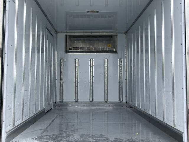 いすゞエルフ冷凍車（冷蔵車）小型（2t・3t）[写真11]