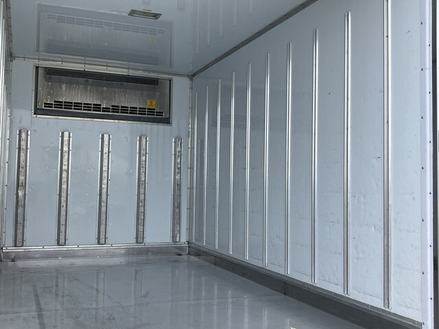 いすゞエルフ冷凍車（冷蔵車）小型（2t・3t）[写真12]