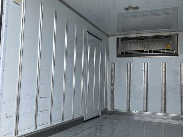 いすゞエルフ冷凍車（冷蔵車）小型（2t・3t）[写真13]