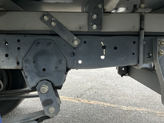 いすゞエルフ冷凍車（冷蔵車）小型（2t・3t）[写真22]