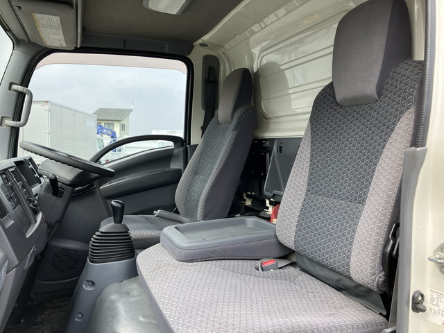 いすゞエルフ冷凍車（冷蔵車）小型（2t・3t）[写真28]