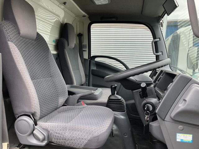 いすゞエルフ冷凍車（冷蔵車）小型（2t・3t）[写真29]