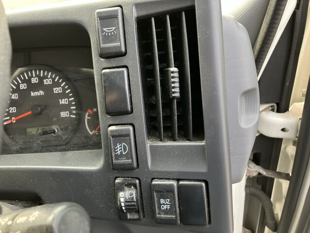 いすゞエルフ冷凍車（冷蔵車）小型（2t・3t）[写真38]