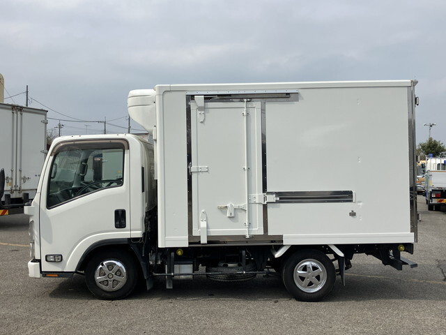 いすゞエルフ冷凍車（冷蔵車）小型（2t・3t）[写真05]