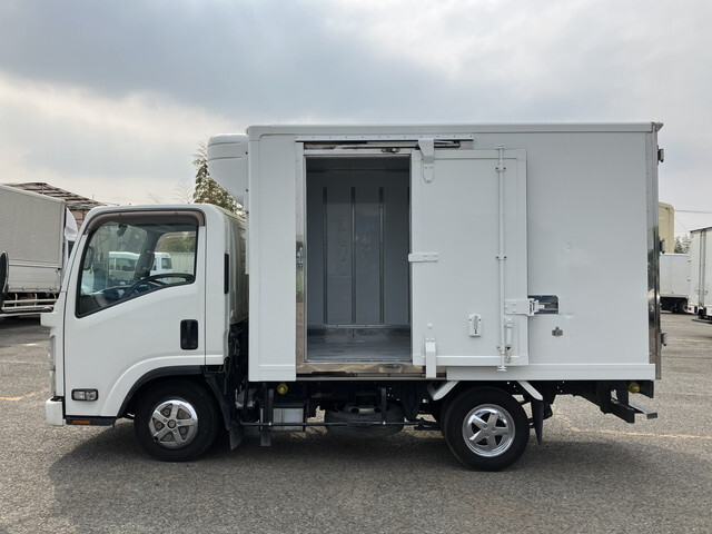 いすゞエルフ冷凍車（冷蔵車）小型（2t・3t）[写真06]