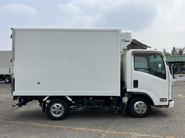 いすゞエルフ冷凍車（冷蔵車）小型（2t・3t）[写真07]