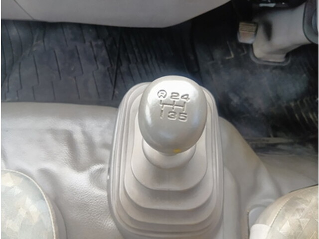 トヨタトヨエースアルミブロック小型（2t・3t）[写真23]