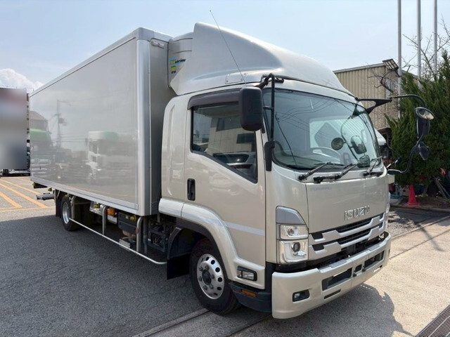 いすゞフォワード冷凍車（冷蔵車）中型（4t）[写真01]