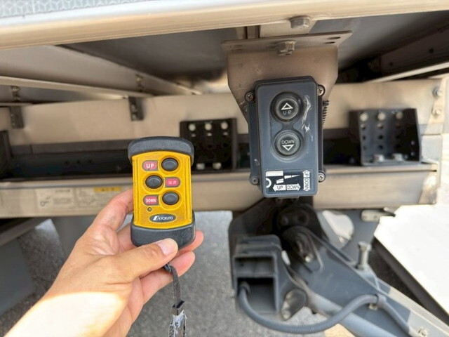 いすゞフォワード冷凍車（冷蔵車）中型（4t）[写真11]