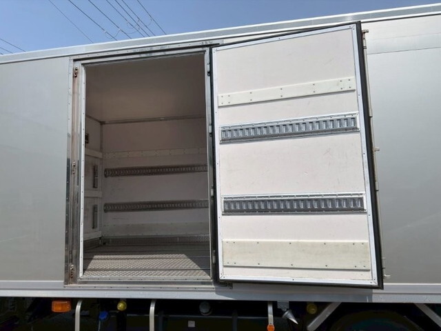 いすゞフォワード冷凍車（冷蔵車）中型（4t）[写真12]