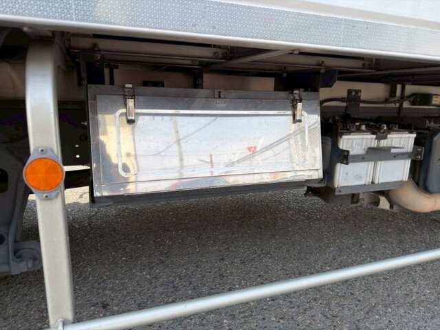 いすゞフォワード冷凍車（冷蔵車）中型（4t）[写真17]