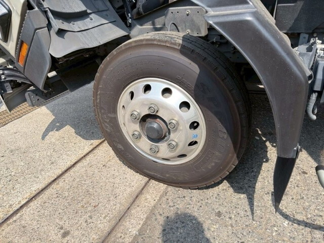 いすゞフォワード冷凍車（冷蔵車）中型（4t）[写真24]