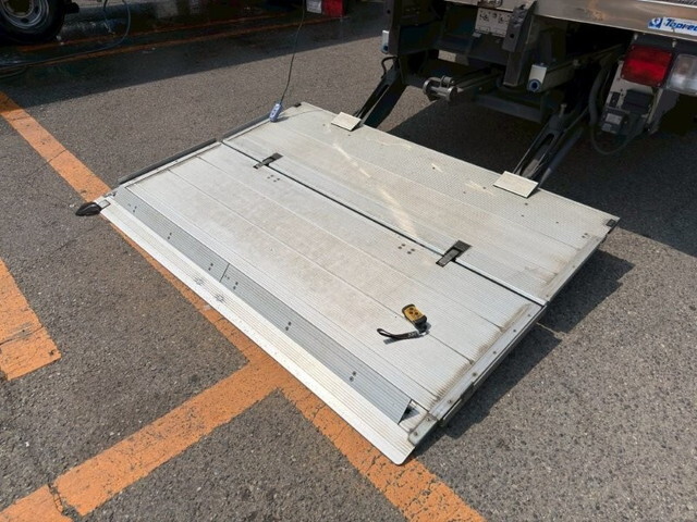 いすゞフォワード冷凍車（冷蔵車）中型（4t）[写真06]