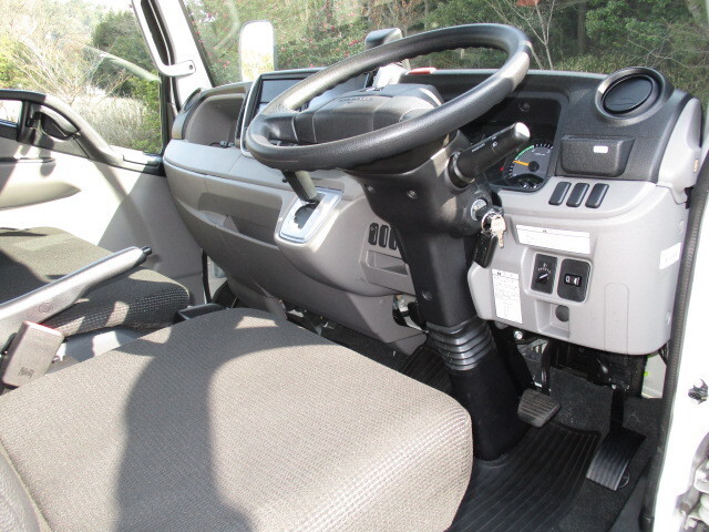 三菱ふそうキャンター冷凍車（冷蔵車）小型（2t・3t）[写真11]