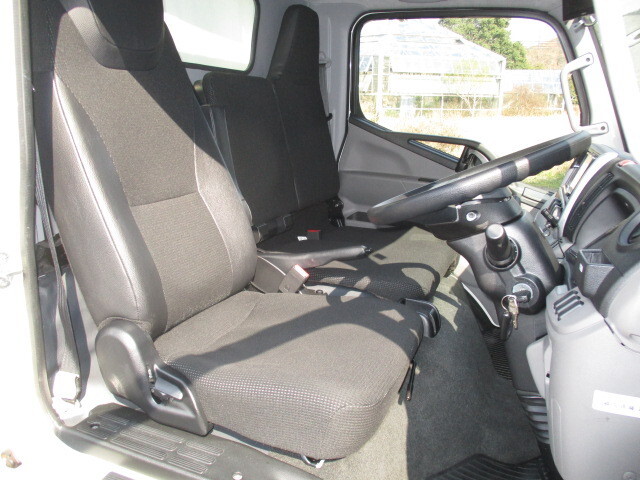 三菱ふそうキャンター冷凍車（冷蔵車）小型（2t・3t）[写真12]