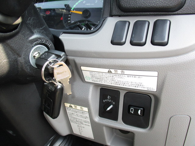 三菱ふそうキャンター冷凍車（冷蔵車）小型（2t・3t）[写真15]