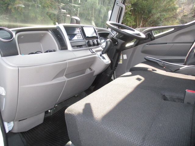 三菱ふそうキャンター冷凍車（冷蔵車）小型（2t・3t）[写真22]