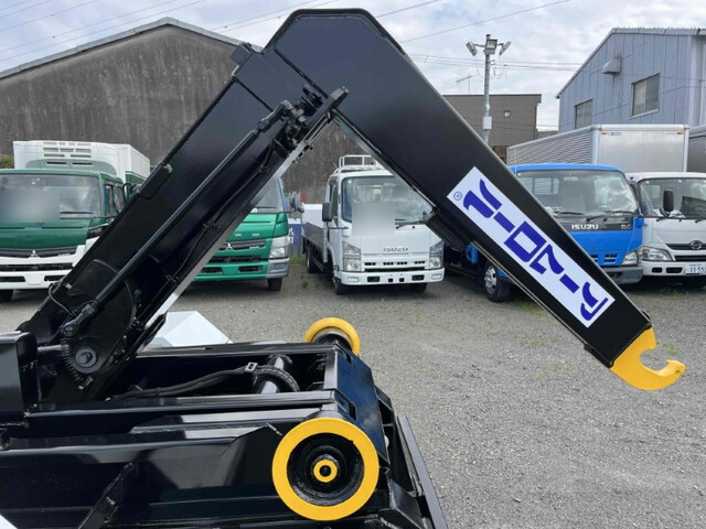 いすゞフォワードコンテナ専用車中型（4t）[写真13]