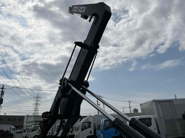 いすゞフォワードコンテナ専用車中型（4t）[写真15]