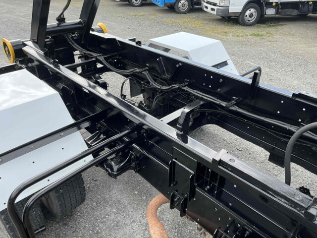 いすゞフォワードコンテナ専用車中型（4t）[写真16]