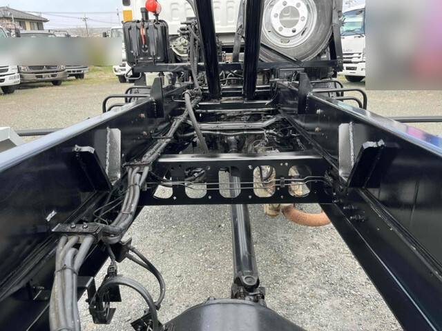 いすゞフォワードコンテナ専用車中型（4t）[写真18]