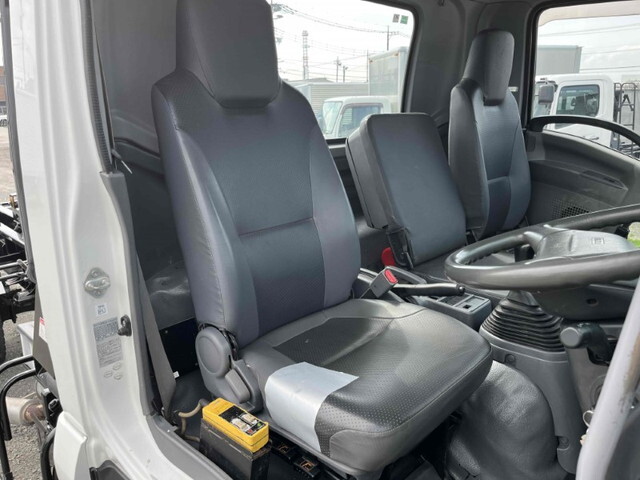いすゞフォワードコンテナ専用車中型（4t）[写真32]