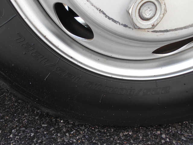 いすゞエルフ平ボディ小型（2t・3t）[写真24]