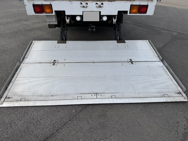 三菱ふそうファイターアルミウイング中型（4t）[写真16]