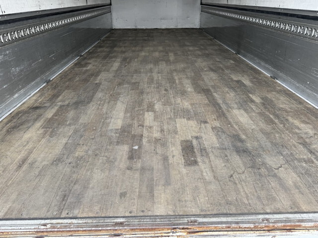 三菱ふそうファイターアルミウイング中型（4t）[写真17]